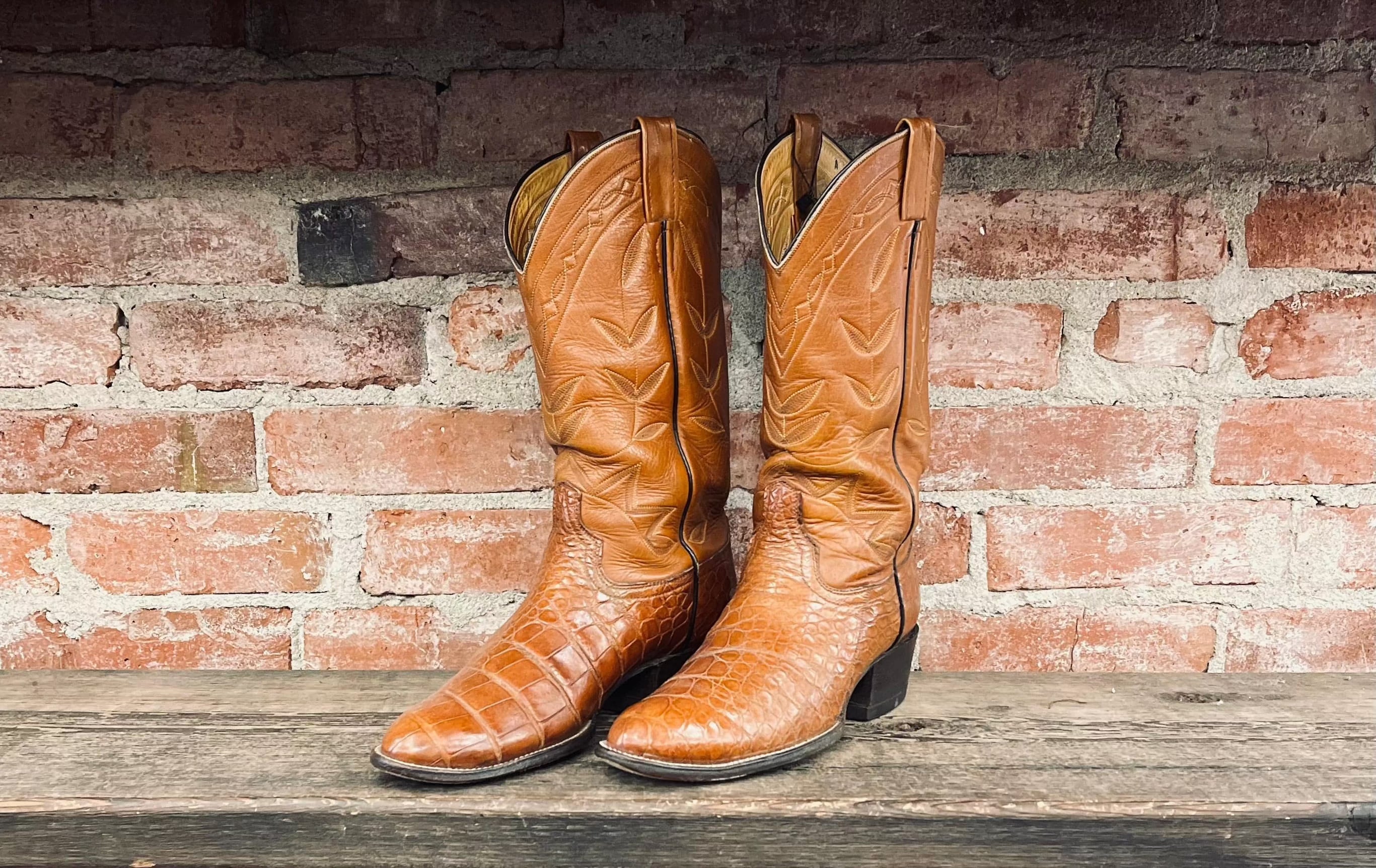 Laramie Men's Cowboy Boots Size 10 Wide / Women's Size 11.5 Wide